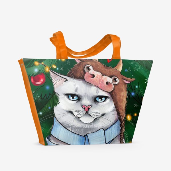 Пляжная сумка «Новогодний кот в шапке с быком под ёлкой»