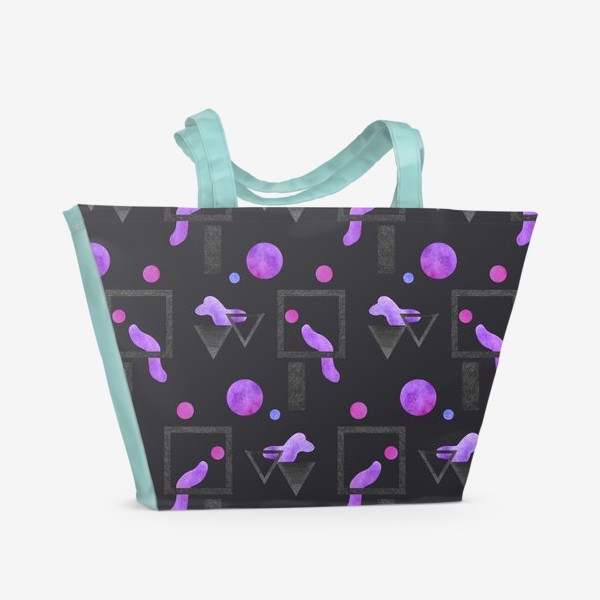 Пляжная сумка «Пурпурные фигуры на темном фоне - геометрическая абстракция»