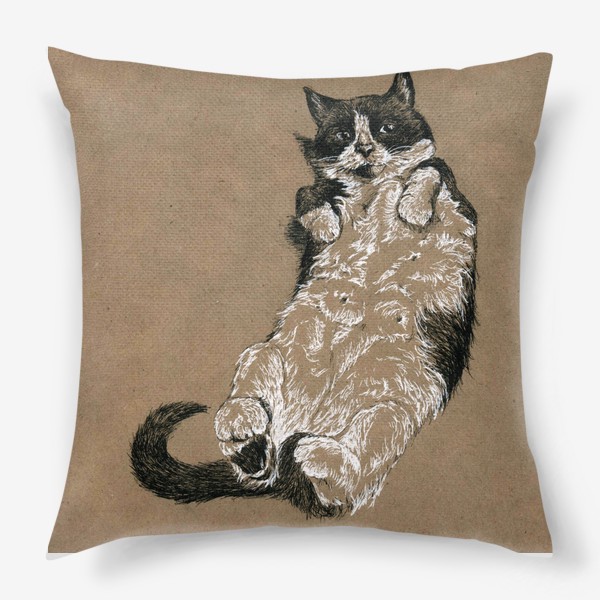Подушка «Чернобелый кот лежит на спине»