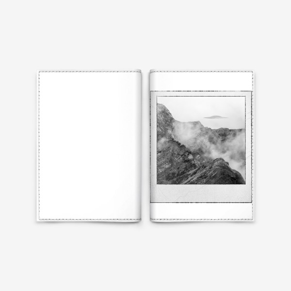 Обложка для паспорта «UFO In The Mountains»