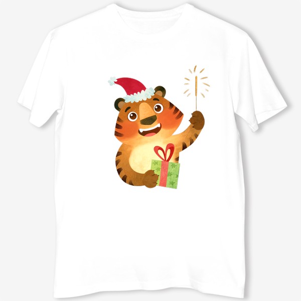 Футболка «Счастливый тигр в Рождественской шапке с подарком и бенгальским огнём. Символ 2022 Нового года.»