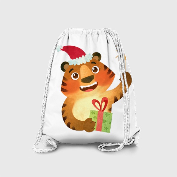 Рюкзак &laquo;Счастливый тигр в Рождественской шапке с подарком и бенгальским огнём. Символ 2022 Нового года.&raquo;