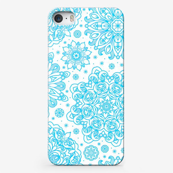Чехол iPhone «Голубые снежинки на белом. Снежные мандалы»