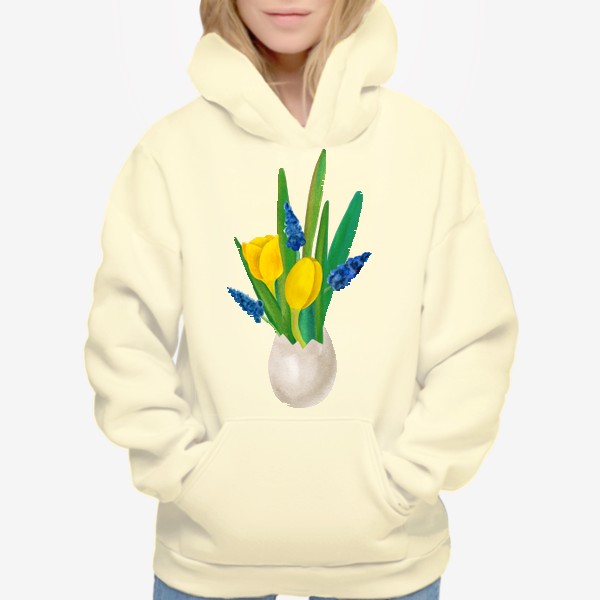 Худи «Пасхальная цветочная композиция с желтыми тюльпанами и синими мускари с яичной скорлупе»