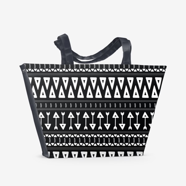 Пляжная сумка «Черно-белый традиционный узор. Национальный узор - стрелы и треугольники»