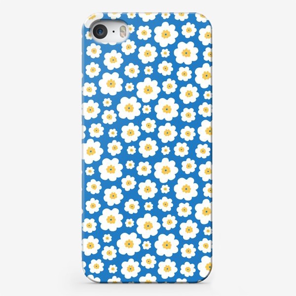 Чехол iPhone «Белые ромашки на синем фоне паттерн»