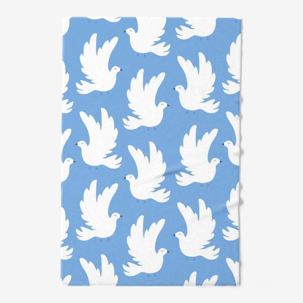 Полотенце «Белые голубки на голубом фоне паттерн»