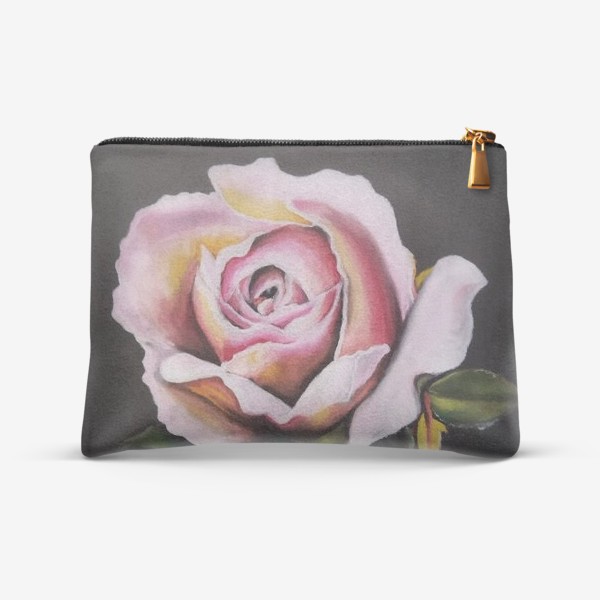 Косметичка «Роза розовая на темном фоне крупным планом, рисунок цветка сухой пастелью»