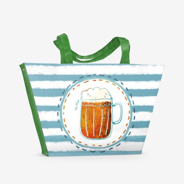 Пляжная сумка «Пиво. Кружка пива на полосатом фоне. Стилизация нашивки.»
