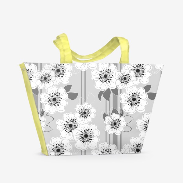 Пляжная сумка &laquo;Белые нежные цветы шиповника на сером полосатом фоне.Цветочный паттерн.&raquo;