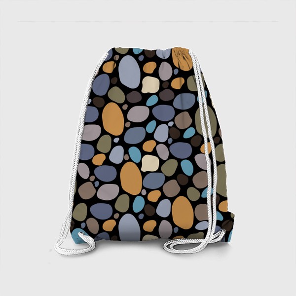 Рюкзак «Морские цветные камушки на черном фоне. Паттерн с камнями.»