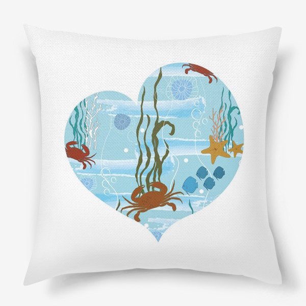 Подушка «Летний морской принт в форме сердца с крабами,рыбками и водорослями.»