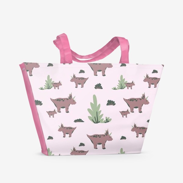 Пляжная сумка «паттерн с трицератопсом на розовом фоне в детскую (серия паттернов с динозаврами)»