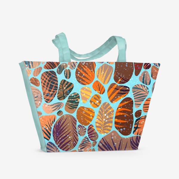 Пляжная сумка &laquo;Разноцветные камушки, песок и пальмовые листья на голубом фоне&raquo;