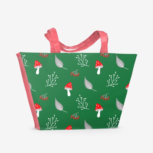Пляжная сумка «Грибы мухоморы, ягоды, веточки, листья на зеленом фоне, паттерн»