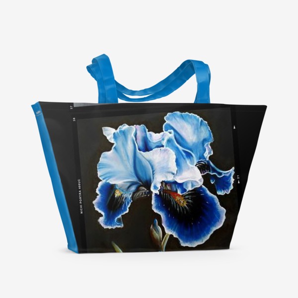 Пляжная сумка «Коллаж голубой ирис. Рисунок сухой пастелью, ботаническая иллюстрация на темном фоне»