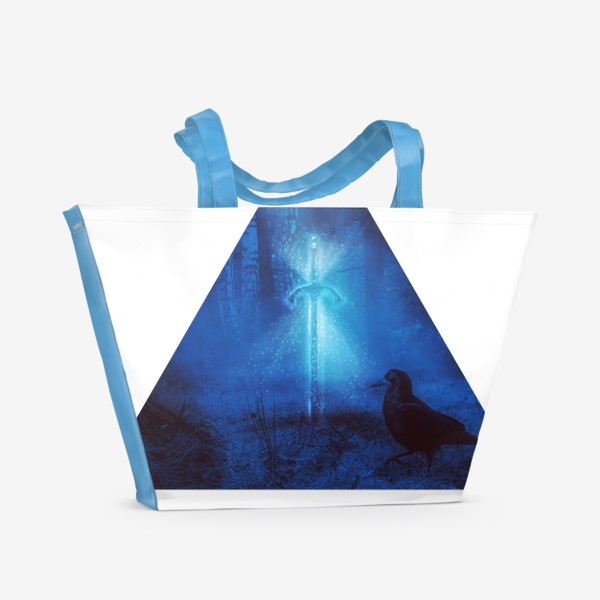 Пляжная сумка «Светящийся синим меч в ночном лесу и ворон»