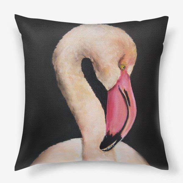 Подушка «Розовый Фламинго крупным планом на темном фоне»