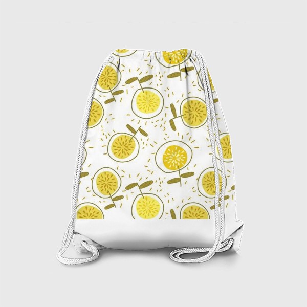 Рюкзак «Веселые желтые абстрактные цветы на белом фоне»