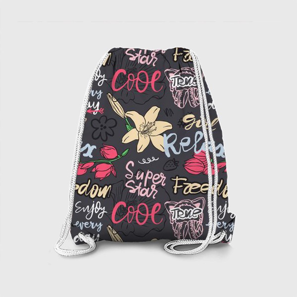 Рюкзак «Девчачий паттерн с цветами и надписями на сером фоне»