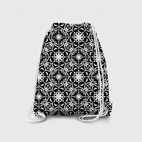Рюкзак «Монохромный винтажный орнамент. Переплетающийся кружевной узор с цветочным мотивом.»