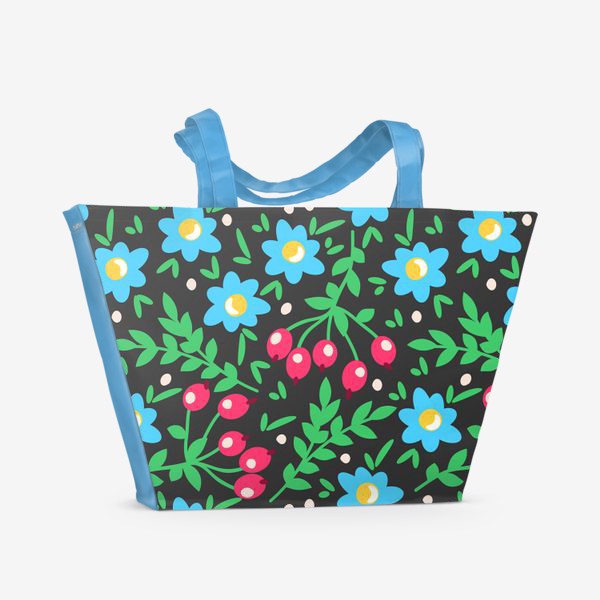 Пляжная сумка «Голубые цветы и розовые ягоды. Цветочный лесной дизайн.»