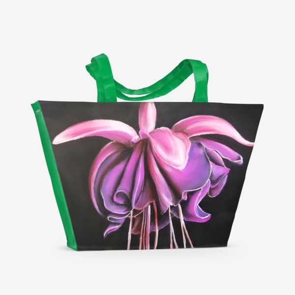 Пляжная сумка «Розово-фиолетовый цветок фуксии крупным планом на черном фоне»