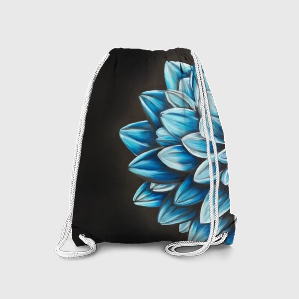 Рюкзак «Цветок голубой хризантемы крупно на черном фоне пастелью»