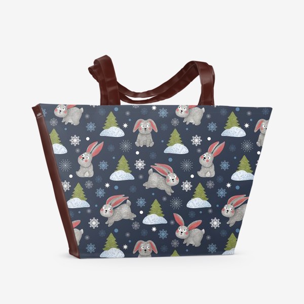 Пляжная сумка «Зайцы и ели в зимнем лесу. Кролик, Заяц, ёлка, снежинки, снег»