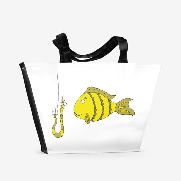 Пляжная сумка «Желтая рыбка смотрит на червяка. Рыбалка хобби.»