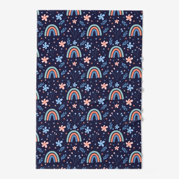 Полотенце «Бесшовный паттерн с радугами и цветами на синем фоне»