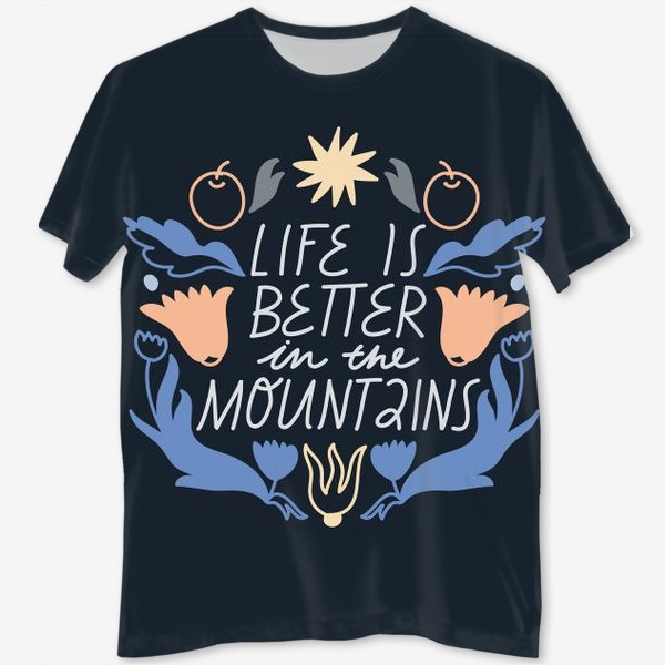 Футболка с полной запечаткой «Леттеринг “Life is better in the mountains” с цветочными элементами»