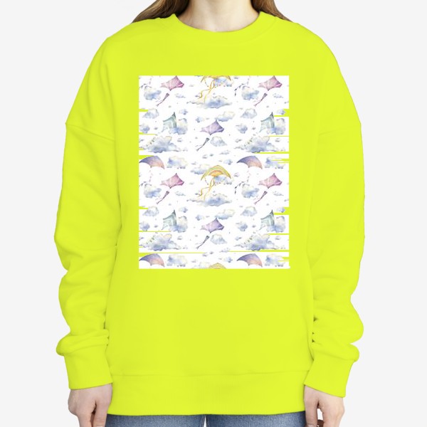 Свитшот «Акварельный бесшовный фон с яркими иллюстрациями разноцветных воздушных змеев в голубых облаках. Летний паттерн. Небо»