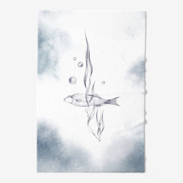Полотенце «Акварельная нарисованная вручную морская иллюстрация. Рыба в водорослях и акварельные водные пятна»