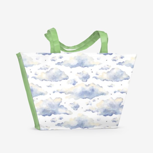Пляжная сумка «Акварельный нарисованный вручную бесшовный фон с иллюстрациями облачного голубого неба. Небесный пейзаж, птицы»