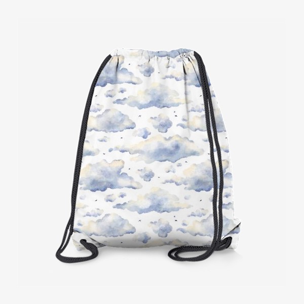 Рюкзак «Акварельный нарисованный вручную бесшовный фон с иллюстрациями облачного голубого неба. Небесный пейзаж, птицы»