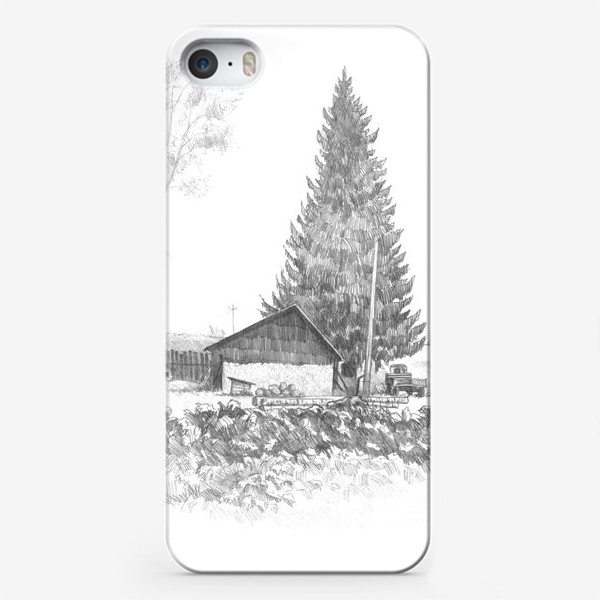 Чехол iPhone «Нарисованная вручную карандашом иллюстрация с деревенским пейзажем. Графика, ель, деревянный домик, трактор, поле, забор»