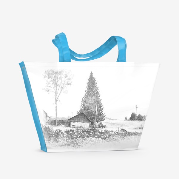 Пляжная сумка &laquo;Нарисованная вручную карандашом иллюстрация с деревенским пейзажем. Графика, ель, деревянный домик, трактор, поле, забор&raquo;