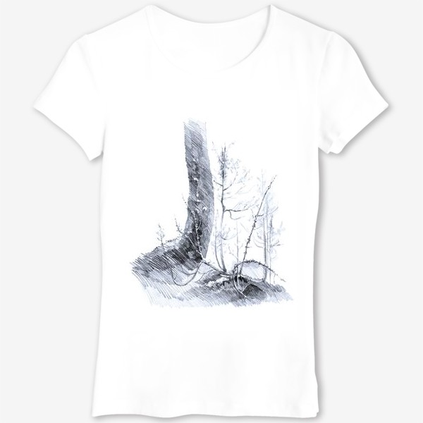 Футболка &laquo;Нарисованная вручную карандашом лесная иллюстрация, ствол дерева. куст можжевельника, ветки, корни, кочка&raquo;