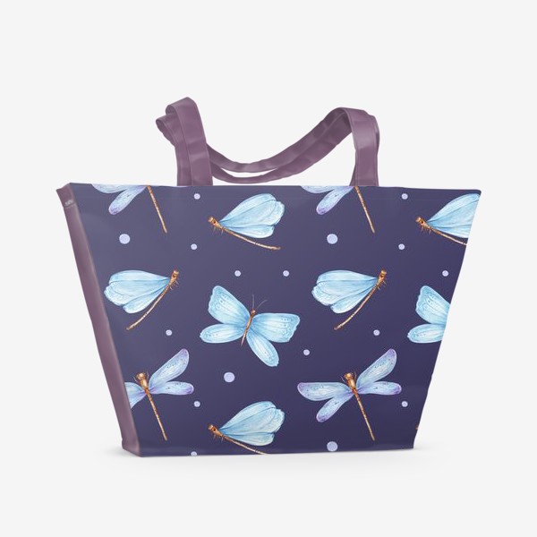 Пляжная сумка &laquo;Голубые стрекозы и бабочки на темно-фиолетовом фоне&raquo;