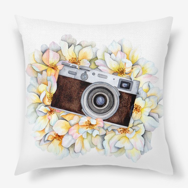 Подушка «Фотоаппарат в цветах»