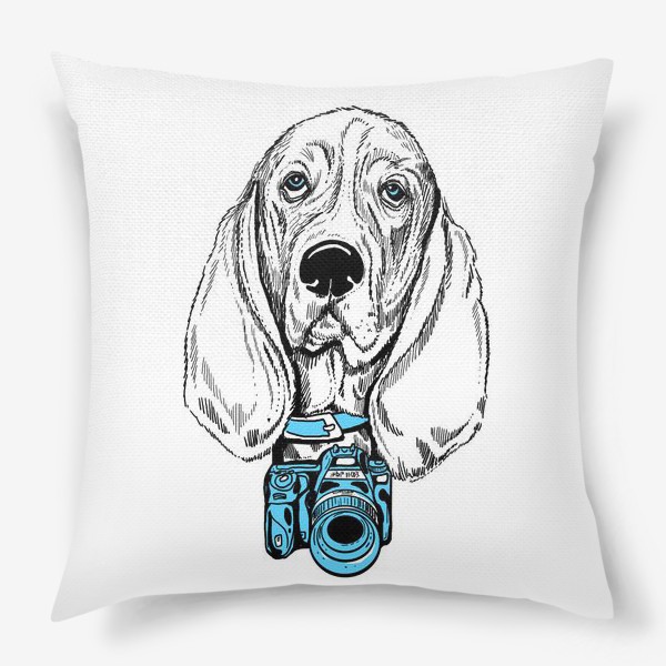 Подушка «Собака бассет хаус - фотограф»
