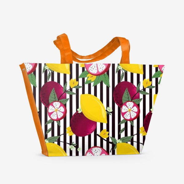 Пляжная сумка «Экзотические фрукты с цветами и лимоном на полосатом фоне»