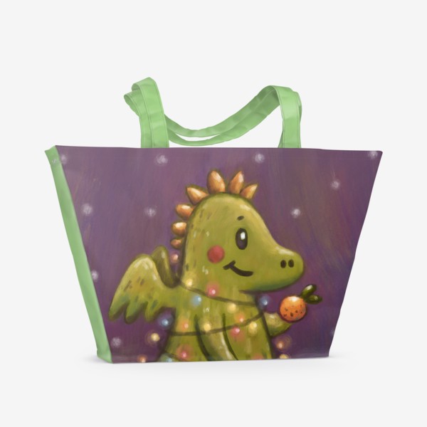 Пляжная сумка &laquo;Милый дракон с мандарином в гирлянде. Новый год. Пастель. Вертикаль&raquo;