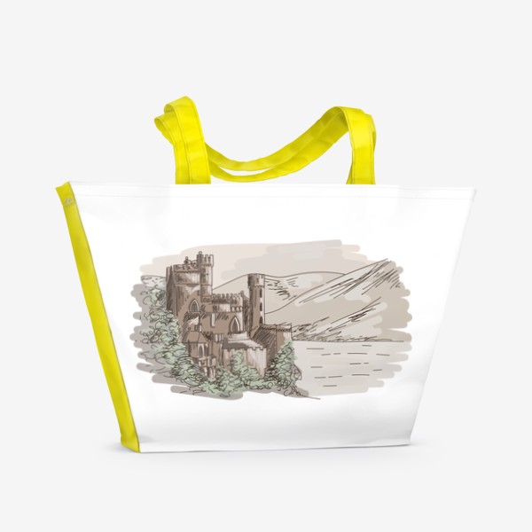 Пляжная сумка «Старинный замок в горах, винтажный скетчинг в бежевых тонах, скетч пейзаж, природа, озеро и горы»