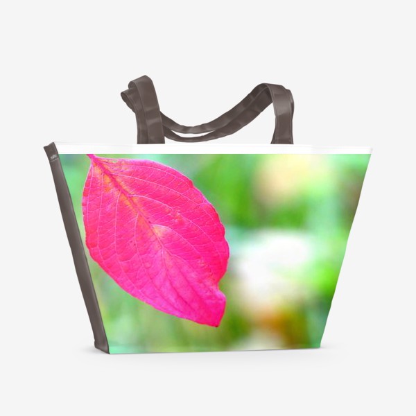 Пляжная сумка «Розовый листок на зеленом фоне»