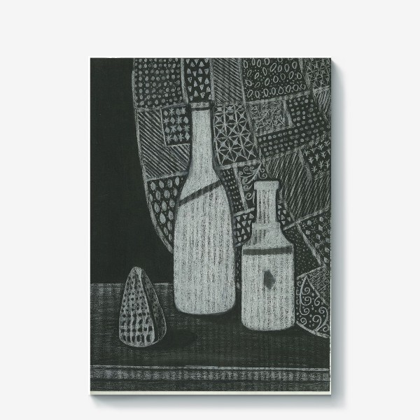 Холст «Черно-белый натюрморт с бутылочками и ракушкой»