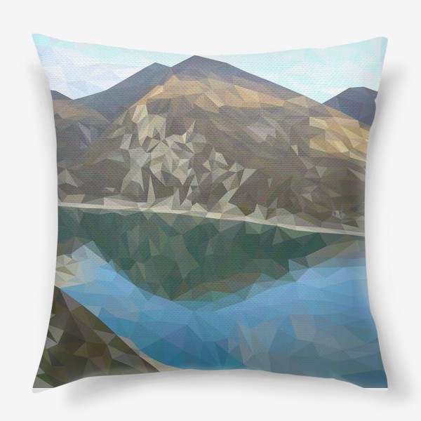 Подушка &laquo;Озеро в горах в полигональной технике&raquo;