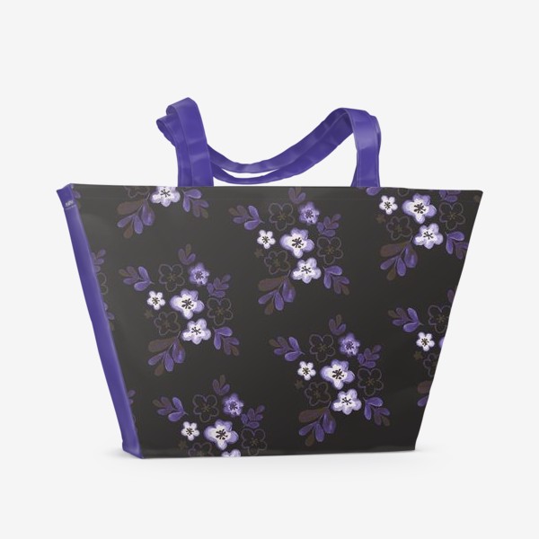 Пляжная сумка &laquo;Фиолетовые цветы на темном фоне&raquo;