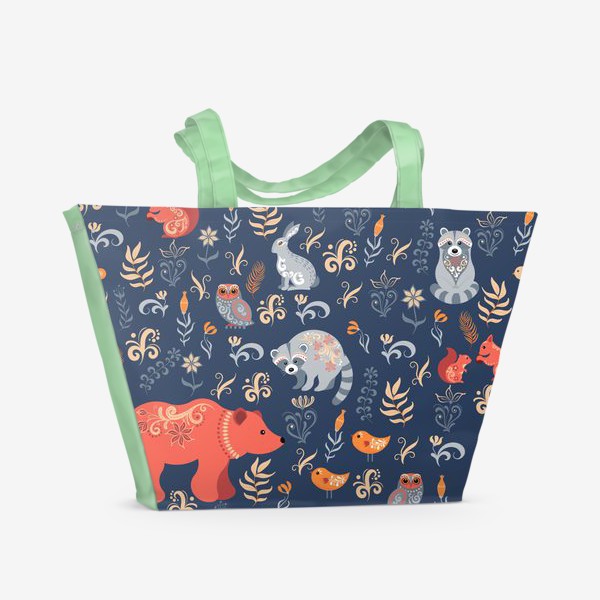 Пляжная сумка &laquo;Сказочный лес с медведями, енотами, лисами, белками, птицами и зайцами. Паттерн в фольклорном стиле.&raquo;